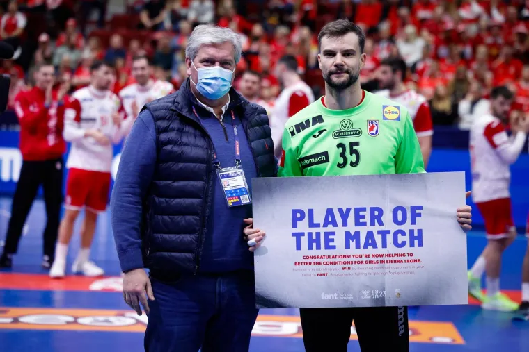 Hrvatski navijači opet odu&scaron;evili u Malm&ouml;u: Za oko nam je posebno zapela misteriozna plavu&scaron;a