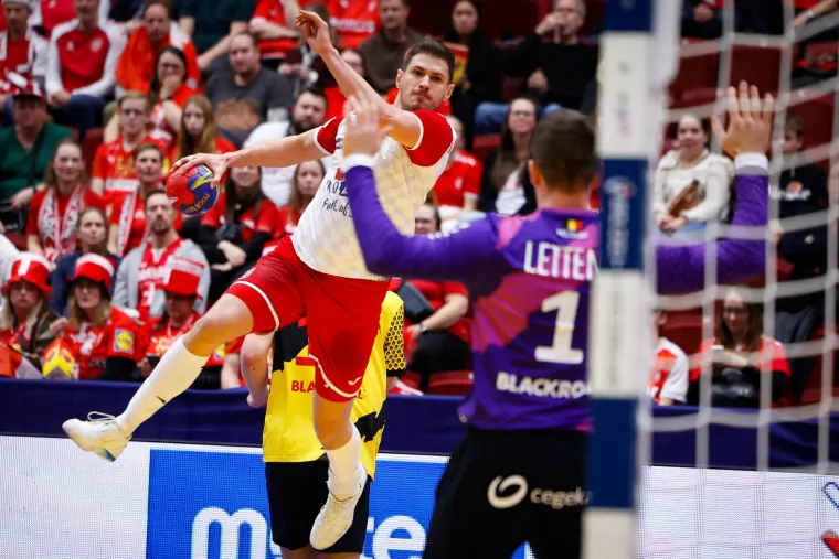 Hrvatski navijači opet odu&scaron;evili u Malm&ouml;u: Za oko nam je posebno zapela misteriozna plavu&scaron;a