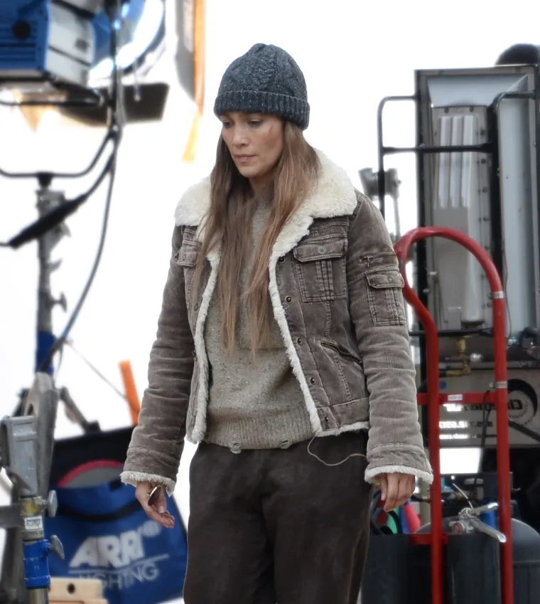 Jennifer Lopez uhvaćena dok je tumarala ulicama Los Angelesa u pohabanoj odjeći, s modricama na licu i bez trunke &scaron;minke