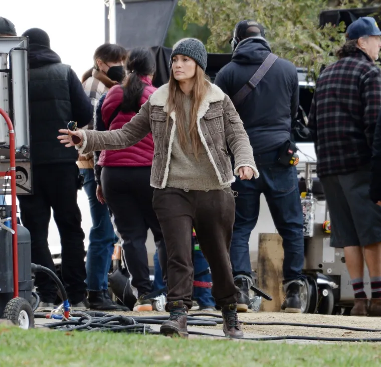 Jennifer Lopez uhvaćena dok je tumarala ulicama Los Angelesa u pohabanoj odjeći, s modricama na licu i bez trunke &scaron;minke