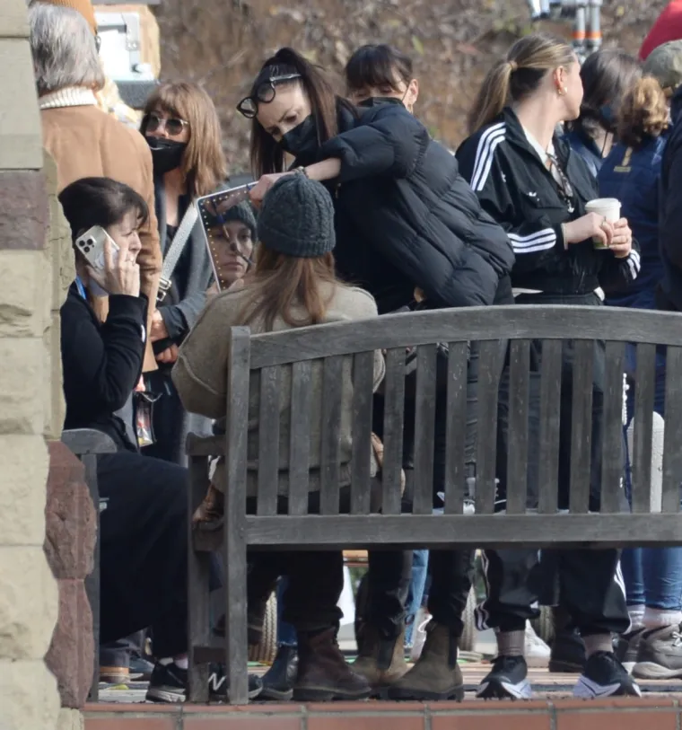 Jennifer Lopez uhvaćena dok je tumarala ulicama Los Angelesa u pohabanoj odjeći, s modricama na licu i bez trunke &scaron;minke