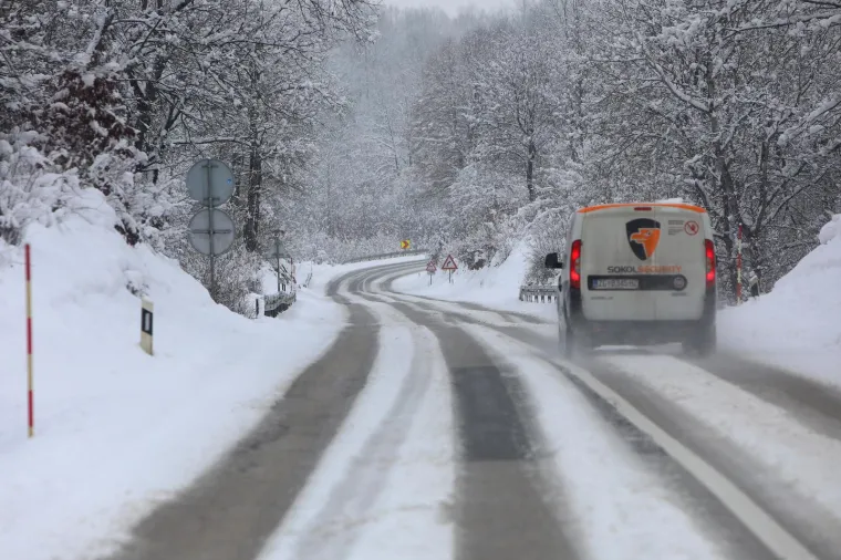 Na Jadranu se u drugom dijelu idućeg tjedna očekuje sunčanije vrijeme s umjerenom i jakom burom. Do utorka će biti jo&scaron; povremeno ki&scaron;e, a na jugu i jako jugo te sjeveroistočni vjetar. U ponedjeljak na sjevernom dijelu bura, ponovno oluja, podno Velebita s orkanskim udarima.