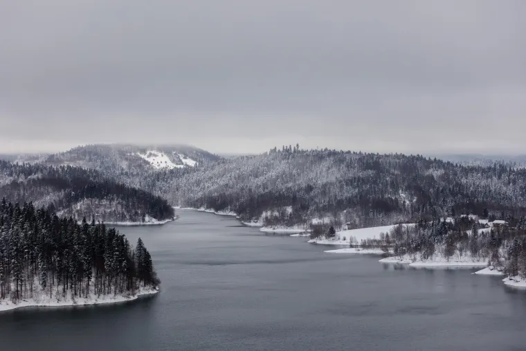 Opet je nastao krkljanac na Sljemenu, ali oni koji su se dokopali vrha uživaju u pravoj idili; Bajkovito je i u Karlovcu