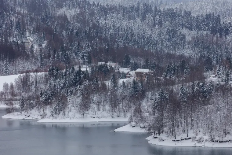Opet je nastao krkljanac na Sljemenu, ali oni koji su se dokopali vrha uživaju u pravoj idili; Bajkovito je i u Karlovcu