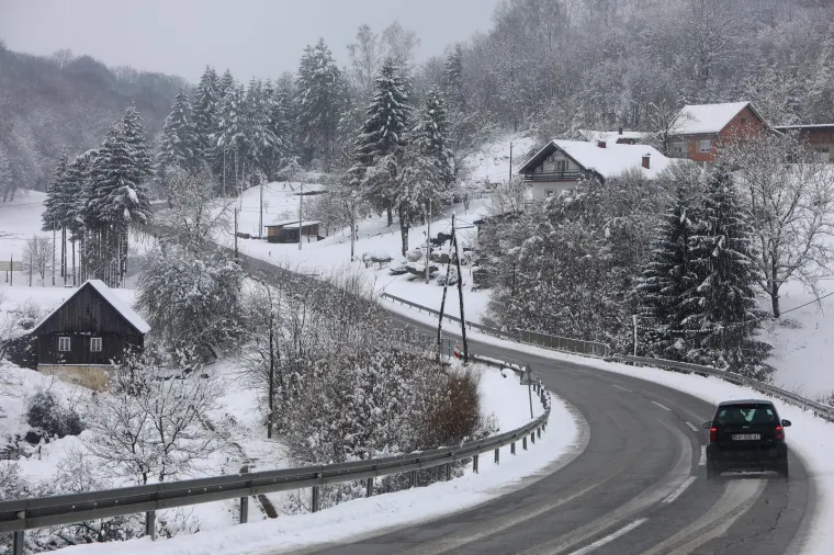 Opet je nastao krkljanac na Sljemenu, ali oni koji su se dokopali vrha uživaju u pravoj idili; Bajkovito je i u Karlovcu