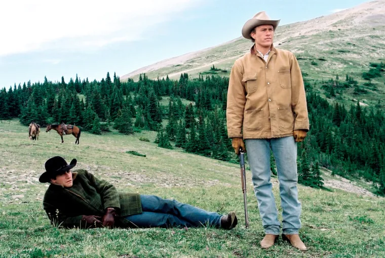 Godine 2005. Ledger je glumio kauboja homoseksualca u Planini Brokeback, jednom od njegovih najpoznatijih te ujedno i najkontroverznijem filmu u kojem se pojavio.