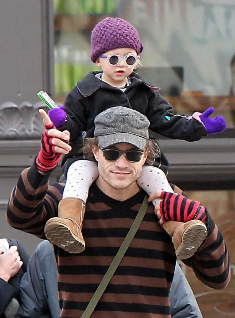 Ledger je bio u vezi s Michelle Williams, s kojom je 2005. dobio kćer Matildu Rose. Glumac i Michelle prekinuli su dvije godine nakon rođenja kćeri.