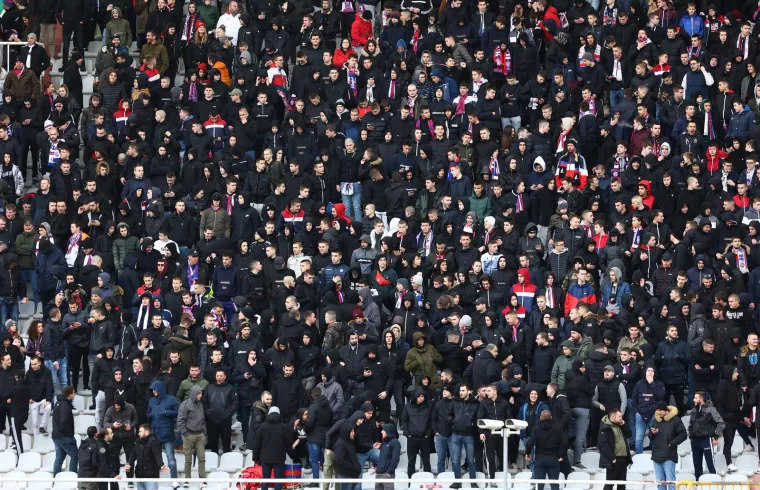 Torcida digla žestoku poruku na Istoku pa urlikala 'gazi purgere'