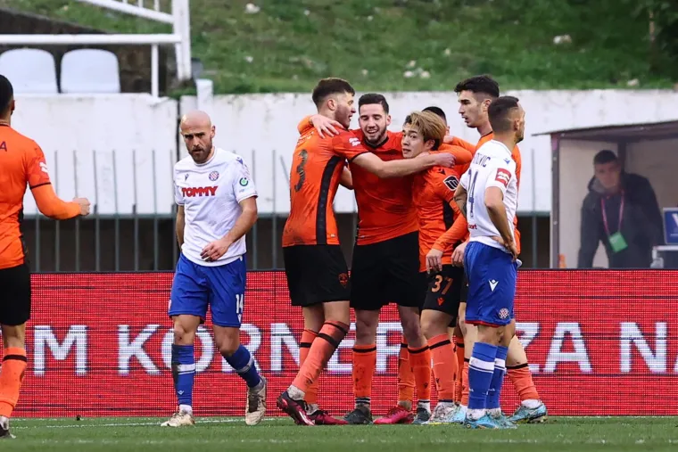 Torcida digla žestoku poruku na Istoku pa urlikala 'gazi purgere'