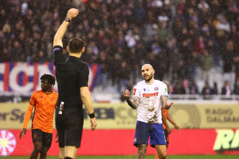 Torcida digla žestoku poruku na Istoku pa urlikala 'gazi purgere'