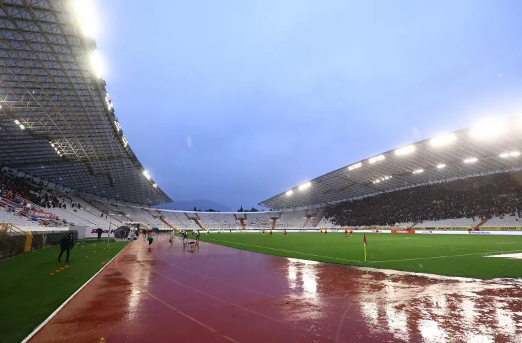 Po ki&scaron;i i vjetru, po buri i zimi: Torcida&scaron;i popalili sve živo i napravili gustu dimnu zavjesu