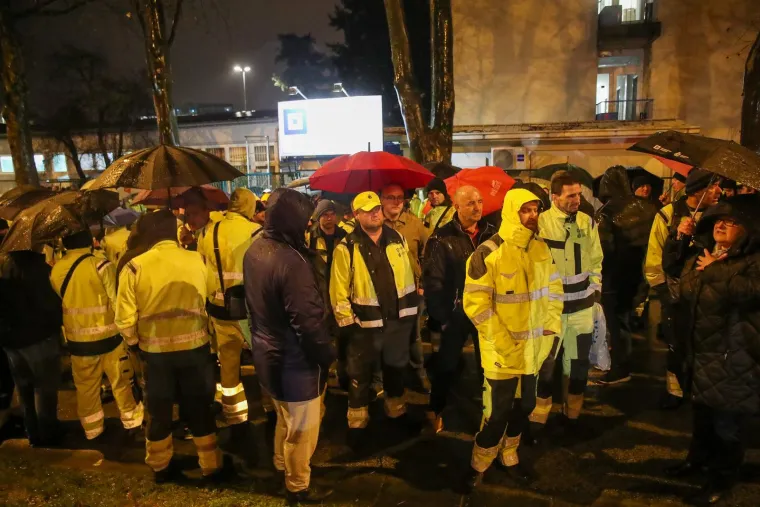 Radnici Čistoće prosvjeduju zbog otkaza kolegama: 'Ni jedan kamion neće na teren dok nas Uprava ne primi'
