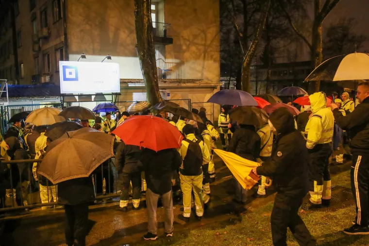 Radnici Čistoće prosvjeduju zbog otkaza kolegama: 'Ni jedan kamion neće na teren dok nas Uprava ne primi'