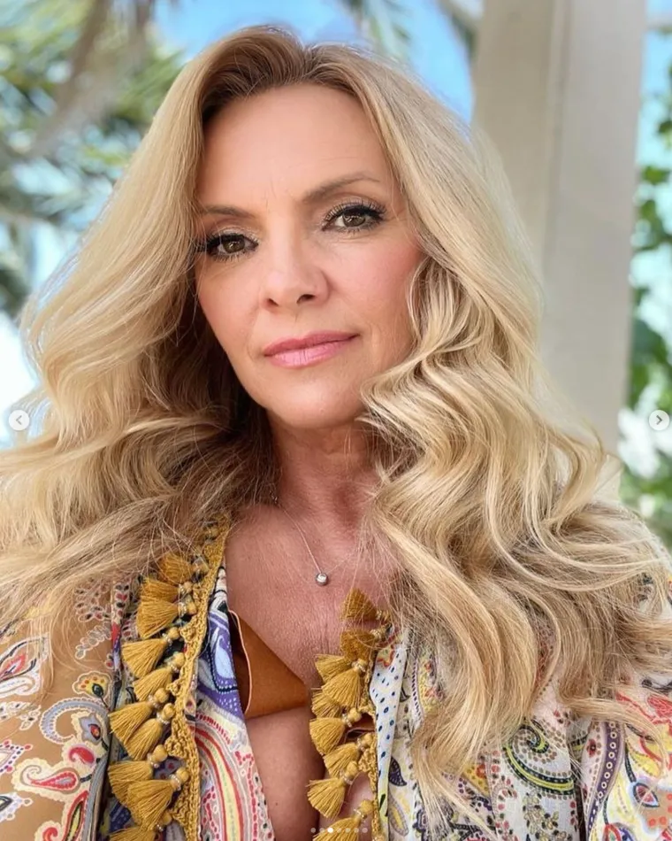 Vlatka Pokos uživala u zimskim radostima, pozirala sa zgodnim frajerom pa se pohvalila i skupocjenom torbicom