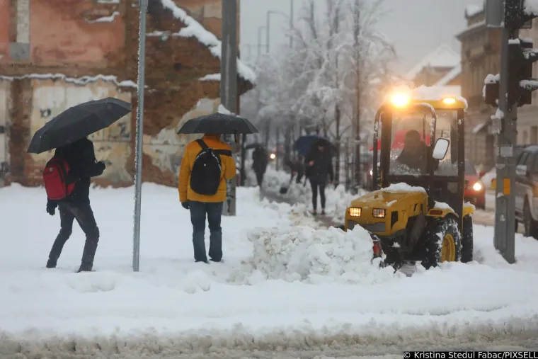 U Karlovcu kaos zbog snijega, ljudi kasnili na posao, u &scaron;kolu, kod liječnika: 'Svi su mogli vidjeti kako funkcioniraju javne službe'