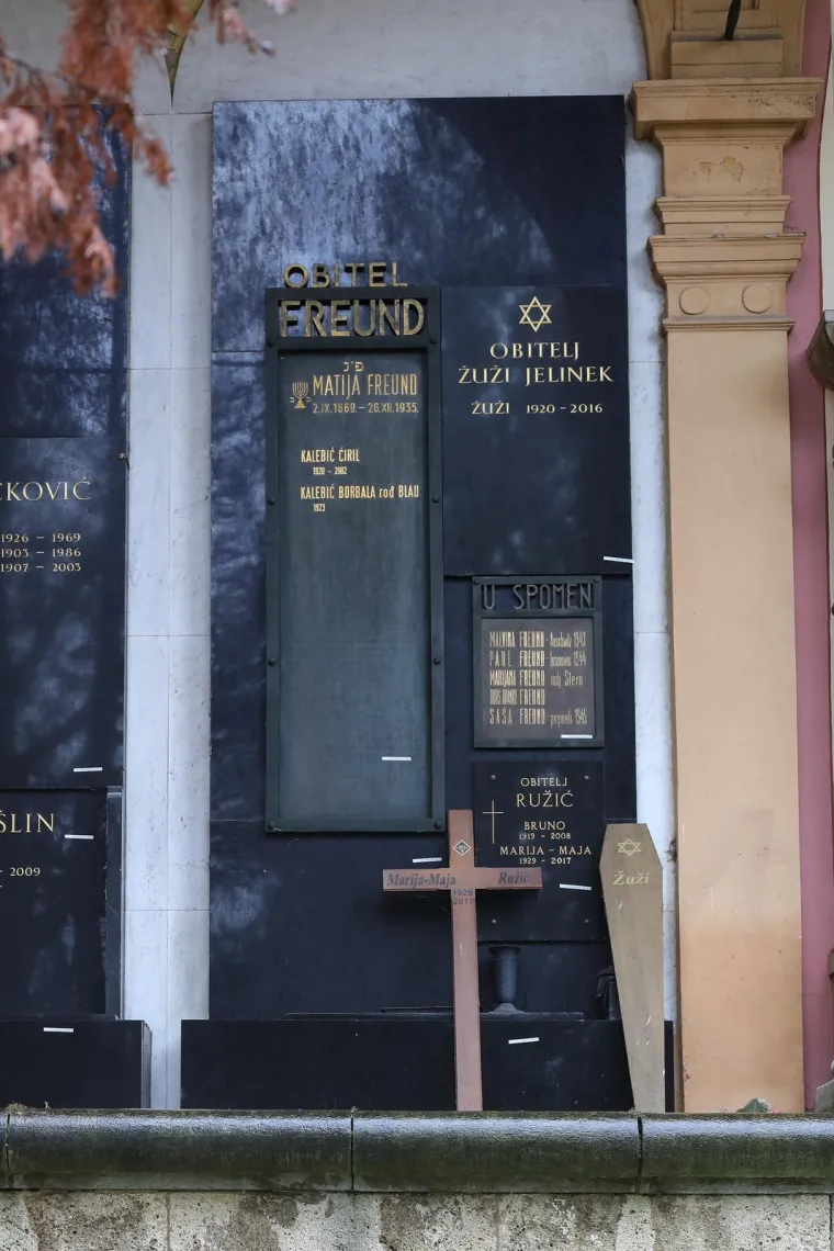 Za ovu kolumnisticu, seks je bio oduvijek jako važan.&apos; Seksala bih se ja još, ali muž mi je star. Kroz moj život prošli su mnogi muškarci, ali ne mogu otkriti s koliko sam njih spavala. Da se ponovno rodim, sve bih isto napravila&apos;, govorila je tijekom života Žuži.