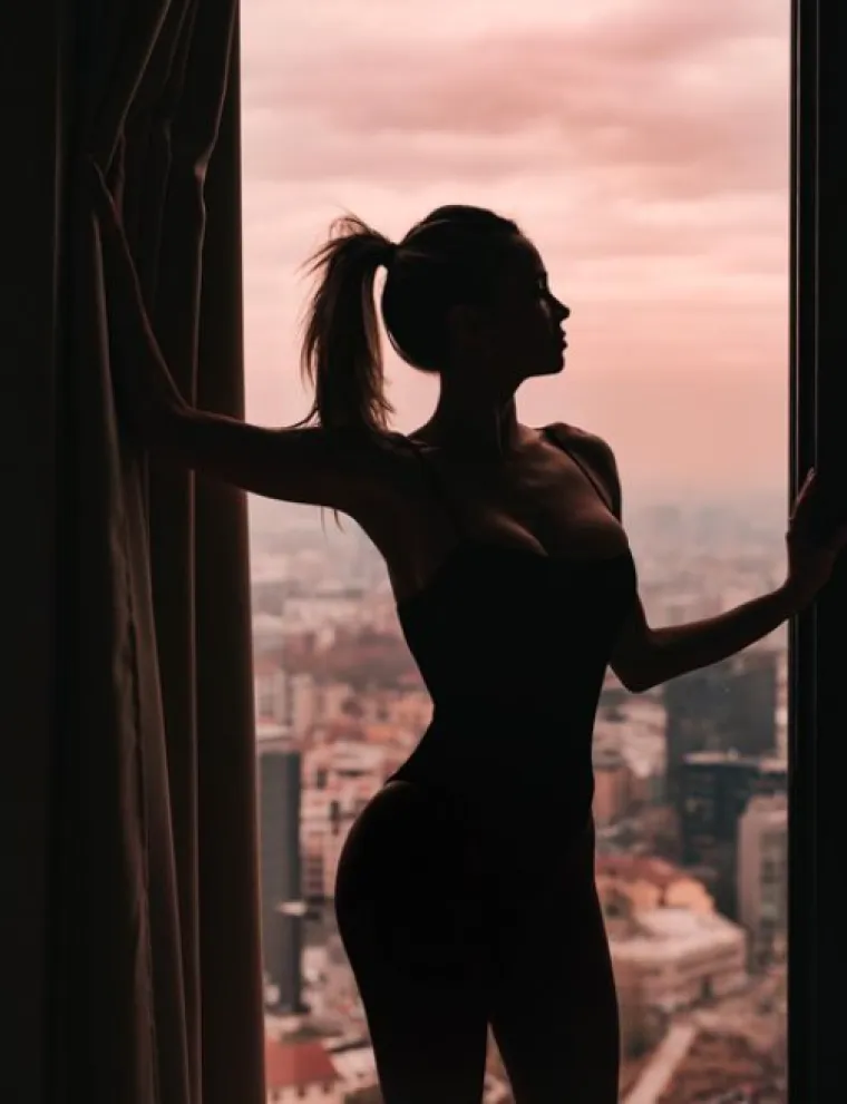 Zanosna Diletta u zagrljaju seksi brinete za kojom luduju susjedi: Objavom bacila obožavatelje u trans