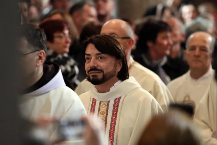 Ipak, dolasci Sucu promijenili su živote brojnih poznatih osoba, od kojih je jedna i Simona Mijoković. 