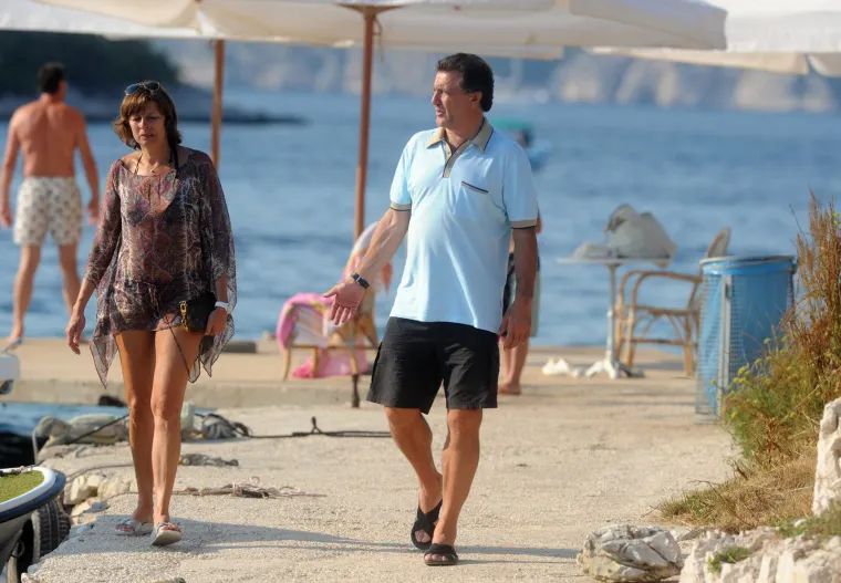 Marina se ipak, htjela ne htjela, našla u središtu pažnje javnosti nakon što je presuđeno da Zdravko mora vratiti državi 52 milijuna kuna, a 44.5 milijuna je na državni proračun morala uplatiti upravo ona. S Marinom Zdravko je dobio dvije kćeri, Luciju i Ivu, a jednom je prilikom, kad je njegova starija kći Lucija diplomirala na Griffith College Dublin, koji ju je proglasio i studenticom generacije te se pohvalio obiteljskom fotografijom. Inače, brak s Marinom nije prvi u Mamićevom životu...
