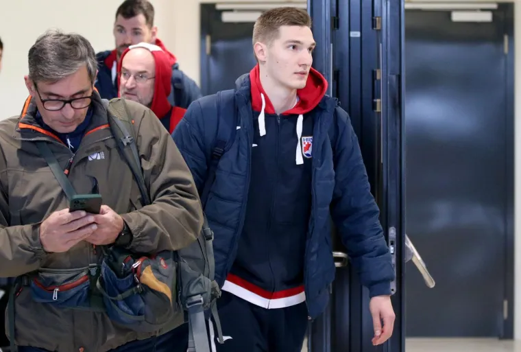 Hrvatski rukometa&scaron;i vratili se u domovinu, izbornik Horvat izbjegavao novinare, &Scaron;ipić privlačio poglede