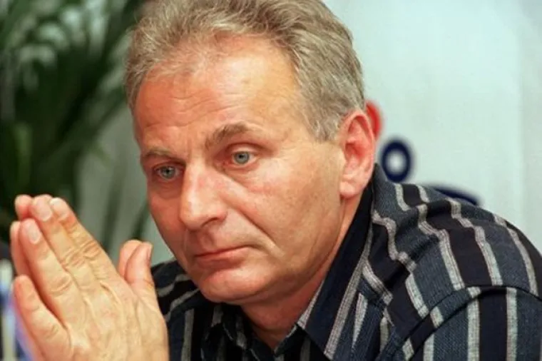 Velimir Kljajić Kljun jedan je od najlegendarnijih likova u hrvatskom rukometu. Na Olimpijskim igrama u Atlanti osvojio je prvu zlatnu medalju za hrvatski rukomet i ispisao povijest. Postavio je hrvatski rukomet na svjetsku scenu i odgojio jednu od najlegendarnijih generacija hrvatskih rukometaša.