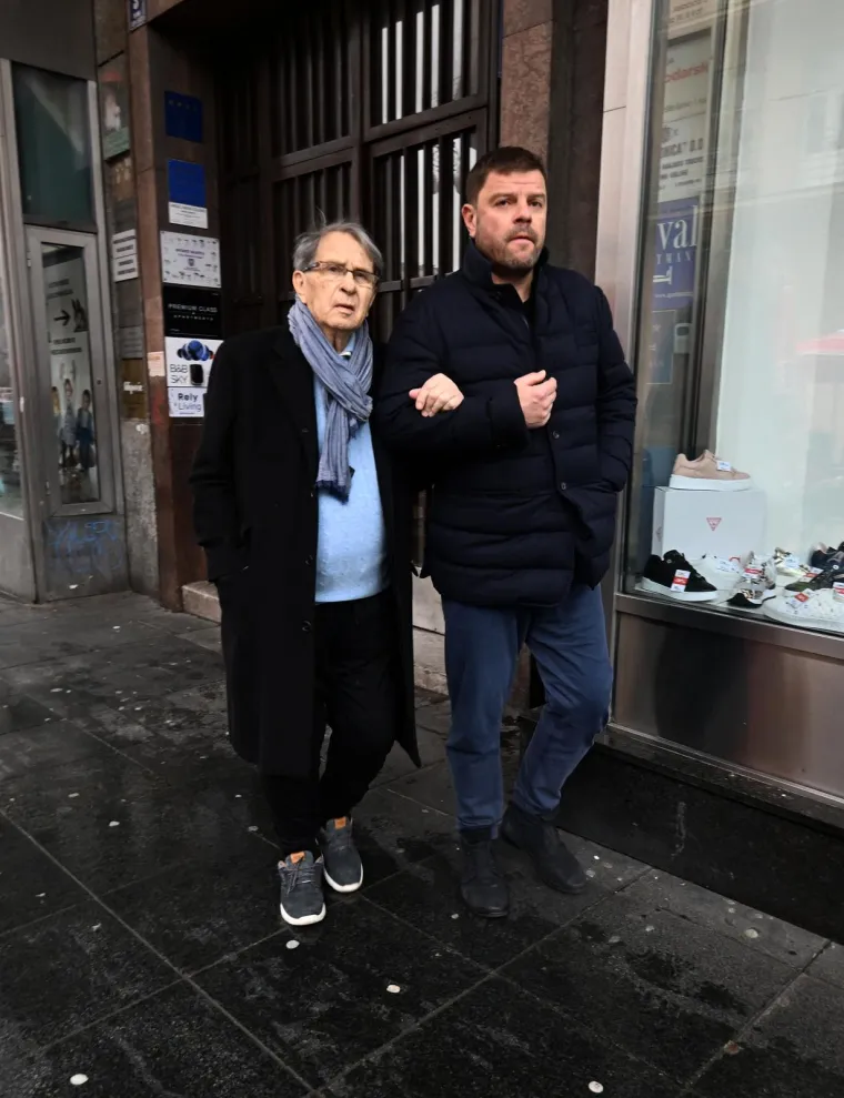Trener svih trenera ne posustaje unatoč teškoj bolesti: U društvu sina prošetao centrom Zagreba