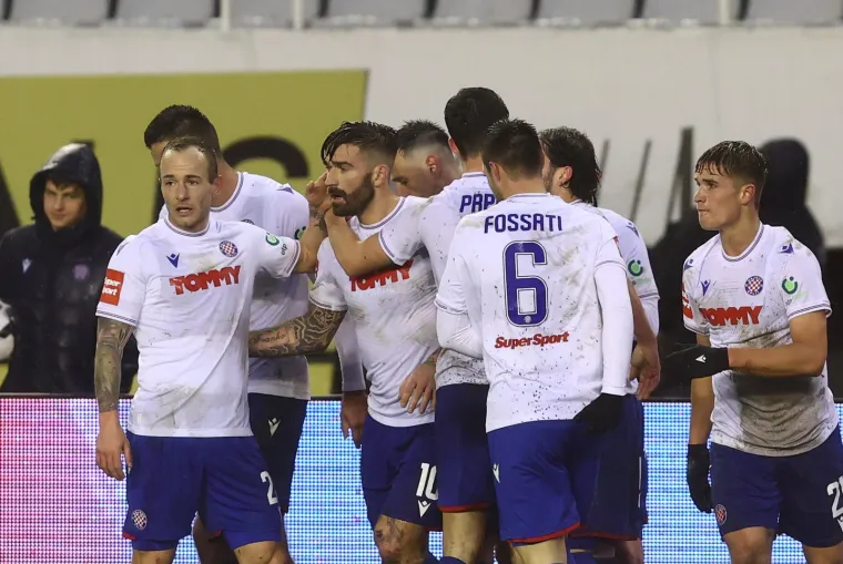2. Hajduk je u eri Lukše Jakobušića višestruko povećao vrijednost momčadi te je sada čvrsto drugi. Majstori s mora imaju kadar vrijedan 47.11 milijun eura. Iako su još jako daleko od Dinama, već su ozbiljno odmaknuli konkurenciji. Imaju kadar nešto manji (29 igrača) od Modrih, a i nešto su stariji s prosječnom dobi od 25.5 godina. 