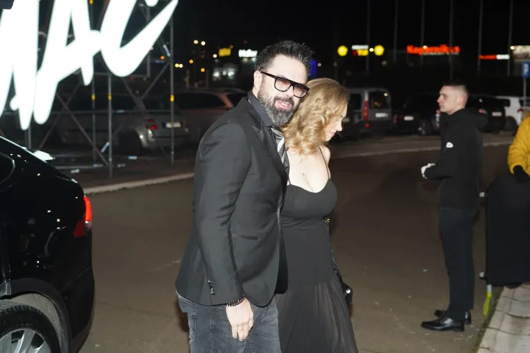 Hana blistala u prozirnoj haljini s dubokim dekolteom, a Grašo je grlio: 'Hvatamo zajedničke trenutke koliko god je moguće'