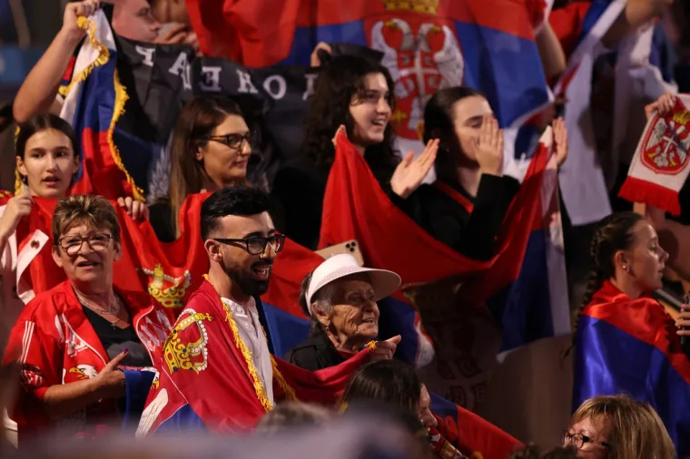 Najveći Đokovićev navijač u sredi&scaron;tu megaskandala na Australian Openu: 'Poznat sam inače po majicama sa slovom Z'