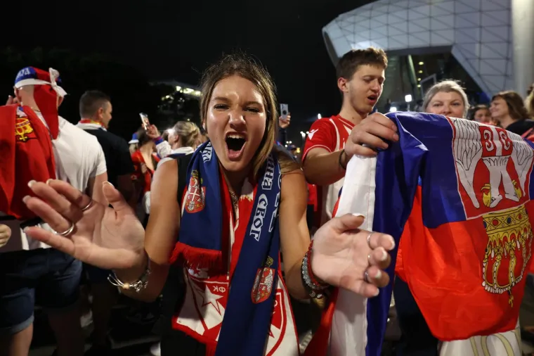 Najveći Đokovićev navijač u sredi&scaron;tu megaskandala na Australian Openu: 'Poznat sam inače po majicama sa slovom Z'