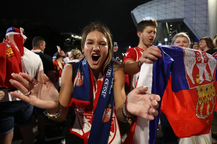 Najveći Đokovićev navijač se našao u srcu skandala na AO: 'Poznat sam po majicama sa slovom Z'