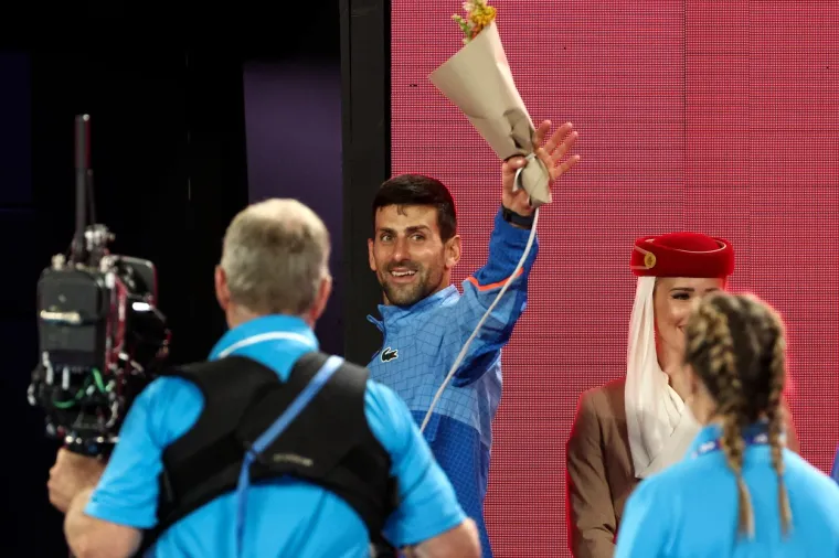 Najveći Đokovićev navijač se našao u srcu skandala na AO: 'Poznat sam po majicama sa slovom Z'