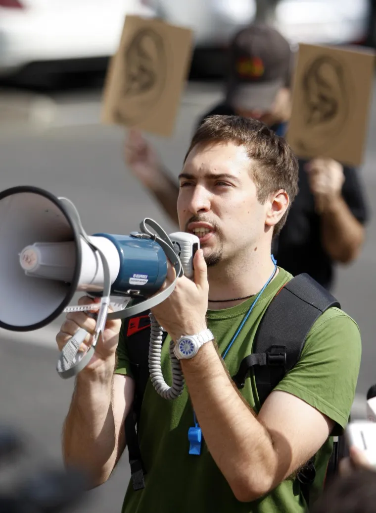 Ovih dana lomio je &scaron;trajk radnika i prijetio tužbama, a pogledajte &scaron;to je radio prije desetak godina: Ma ne biste ga prepoznali