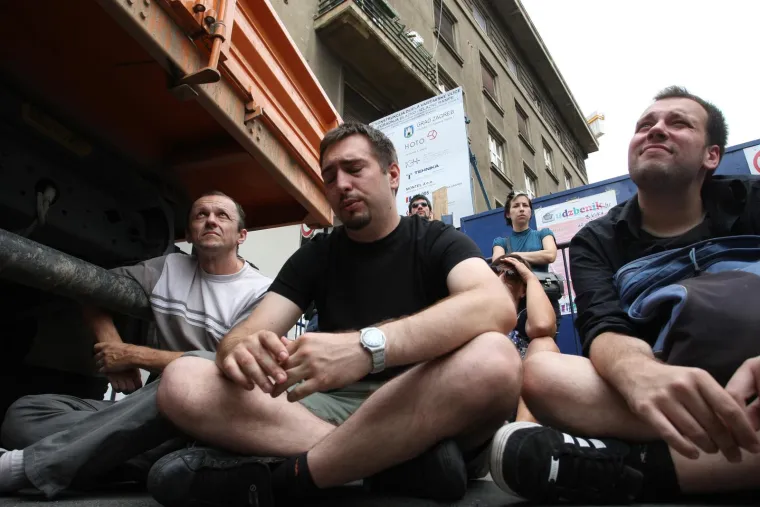 Ovih dana lomio je &scaron;trajk radnika i prijetio tužbama, a pogledajte &scaron;to je radio prije desetak godina: Ma ne biste ga prepoznali