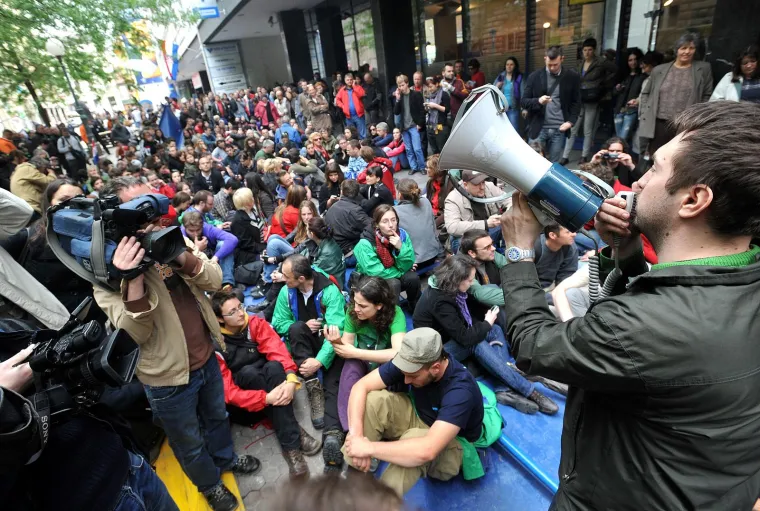 Ovih dana lomio je &scaron;trajk radnika i prijetio tužbama, a pogledajte &scaron;to je radio prije desetak godina: Ma ne biste ga prepoznali