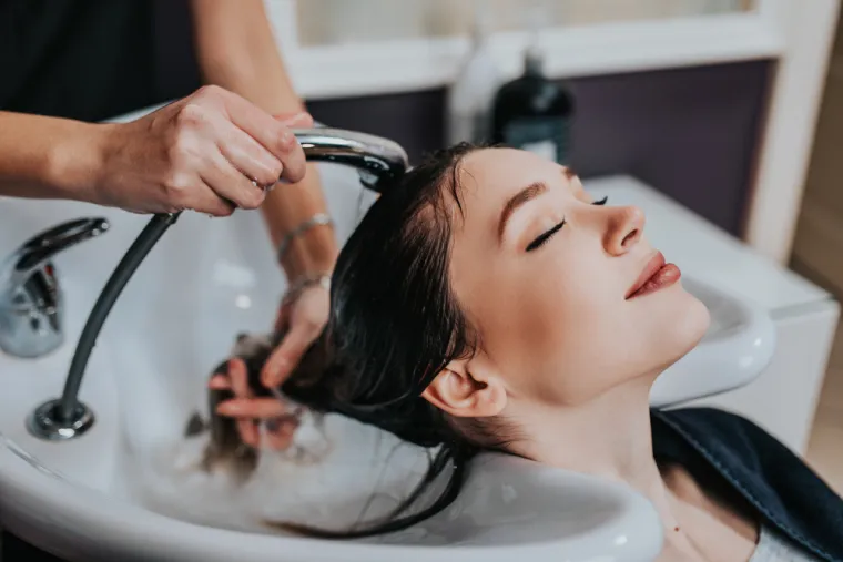 &quot;Postoji toliko mnogo čimbenika o kojima treba razmišljati kada perete kosu. Najzdravija kosa često se najmanje pere. Uzmite u obzir svoj životni stil, vježbanje, temperaturu zraka, vrijeme i gdje ste bili&quot;, istaknuo je Ricky.