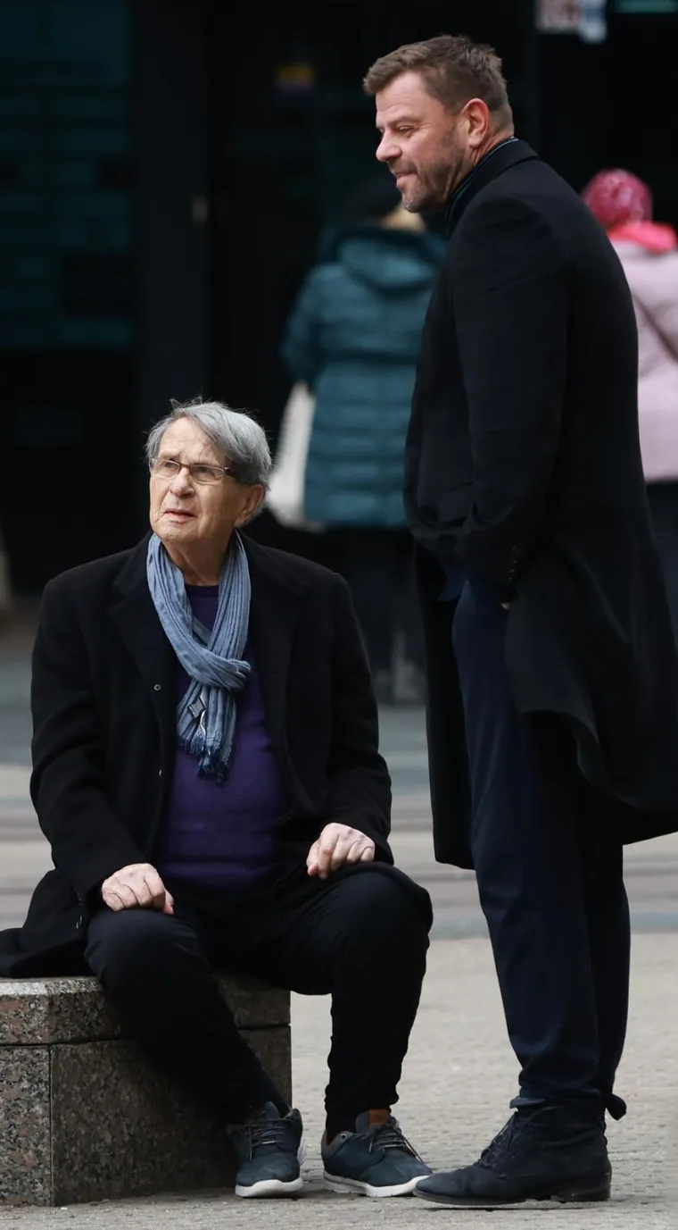 Ćiro te&scaron;kom mukom &scaron;etao gradom dok su mu prolaznici skandirali: 'Borim se, ali nemam &scaron;anse. Drago mi je da mislite na mene'