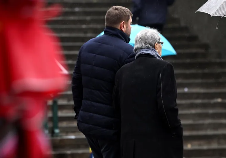 Ćiro te&scaron;kom mukom &scaron;etao gradom dok su mu prolaznici skandirali: 'Borim se, ali nemam &scaron;anse. Drago mi je da mislite na mene'