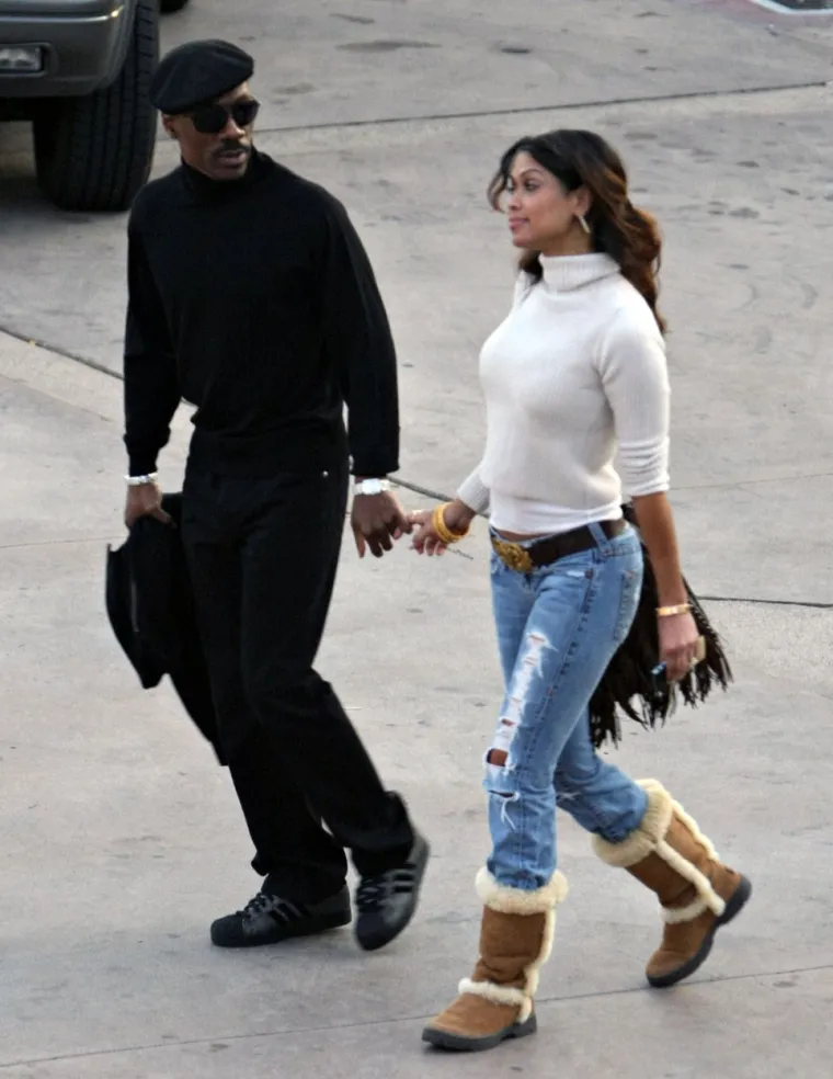 Eddie Murphy i Tracey Edmonds: 2 tjedna: Mnogi od nas bi mogli samo sanjati o vjenčanju iz snova kakvo su imali Eddie Murphy i TraceyEdmonds u Francuskoj Polineziji, na rajskom otoku Bora Bora. Unatoč razmjeni bračnih zavjeta na lokaciji iz snova, sudbonosno &quot;da&quot; su ipak morali obaviti i na tlu SAD-a kako bi legalno potpisali sporazum o braku. Nažalost, taj dan nikada nije svanuo. Brak je doslovno završio i to samo dva tjedna nakon samog sklapanja.