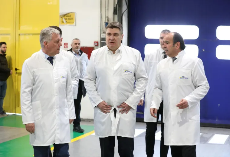 Kažu da žene vole muškarce u uniformi: Sviđa li vam se više u standardnom odijelu ili ovakav?