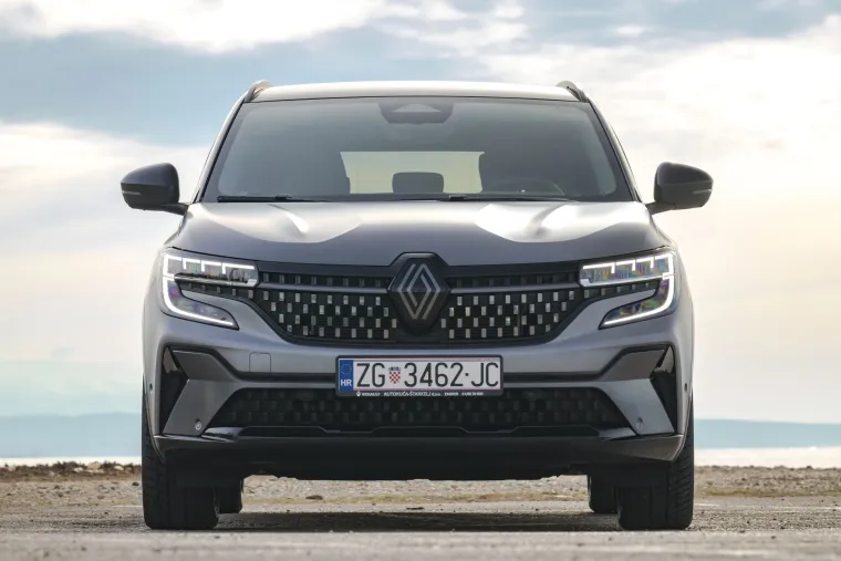 Zbog dva velika aduta, kupci bi mogli poludjeti za njim: Pogledajte kako izgleda Renaultov SUV koji je stigao u Hrvatsku