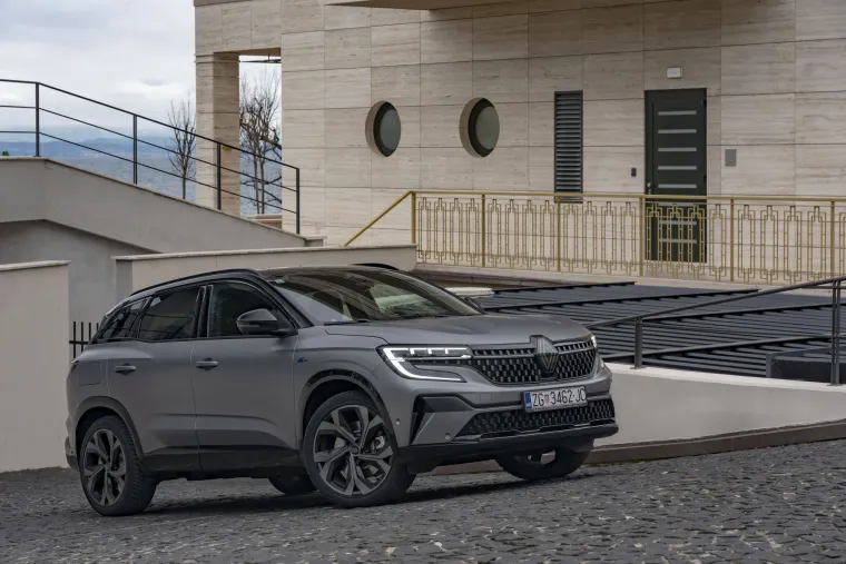 Zbog dva velika aduta, kupci bi mogli poludjeti za njim: Pogledajte kako izgleda Renaultov SUV koji je stigao u Hrvatsku