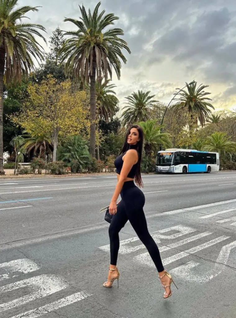 Sve je foto&scaron;op, kažete? Pa evo, Ivana Knoll tvrdi da je ovo 'sirov' prikaz njezine stražnjice: Dokaz priložila u mikrotangama!