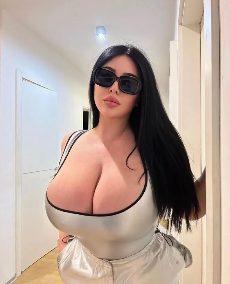 Bujna Slavonka Claudia opet ruši Instagram: Kako li je samo uspjela nagurati ovoliko poprsje u tako sićušne krpice?