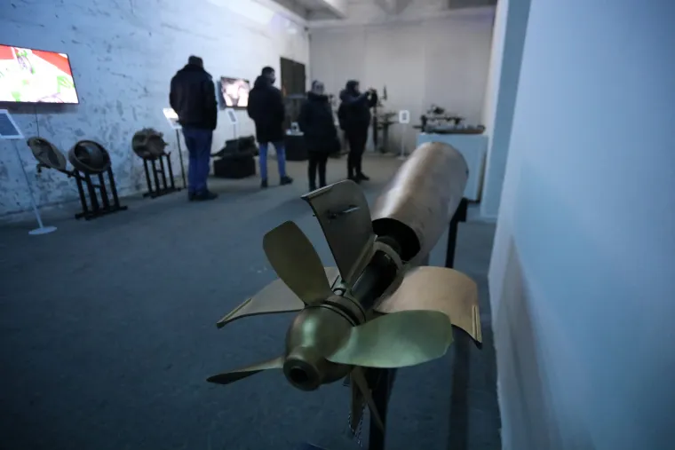 Posjetioci u skladi&scaron;tu na Žabici u kojem je postavljena izlozba "Riječki torpedo"  