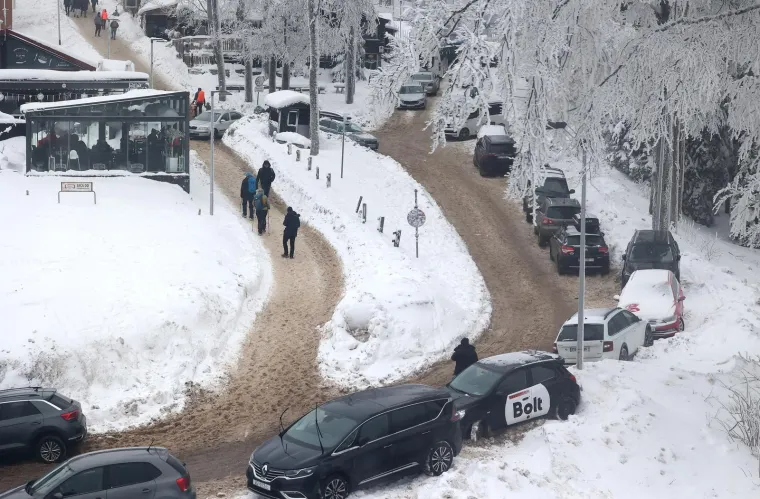 Krkljanac na Sljemenu: Sezona zimskih radosti je počela, autom je gotovo nemoguće doći do skijališta