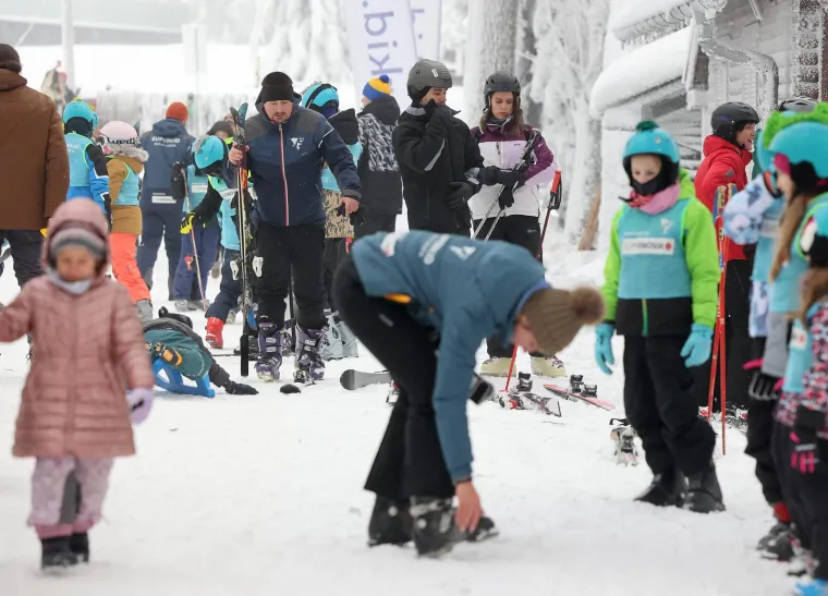 Krkljanac na Sljemenu: Sezona zimskih radosti je počela, autom je gotovo nemoguće doći do skijali&scaron;ta