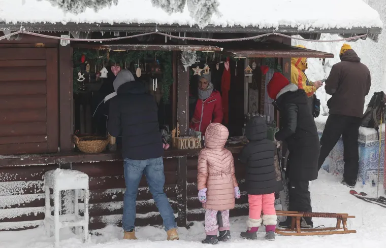 Krkljanac na Sljemenu: Sezona zimskih radosti je počela, autom je gotovo nemoguće doći do skijali&scaron;ta