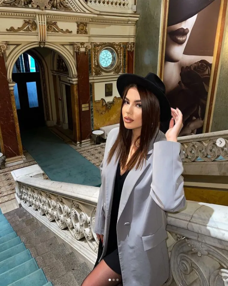 Čolina kćer žari i pali: Prekrasna Una pojavila se na dodjeli nagrada, izazovnim izdanjem ukrala svu pažnju: 'Prava ljepotica'