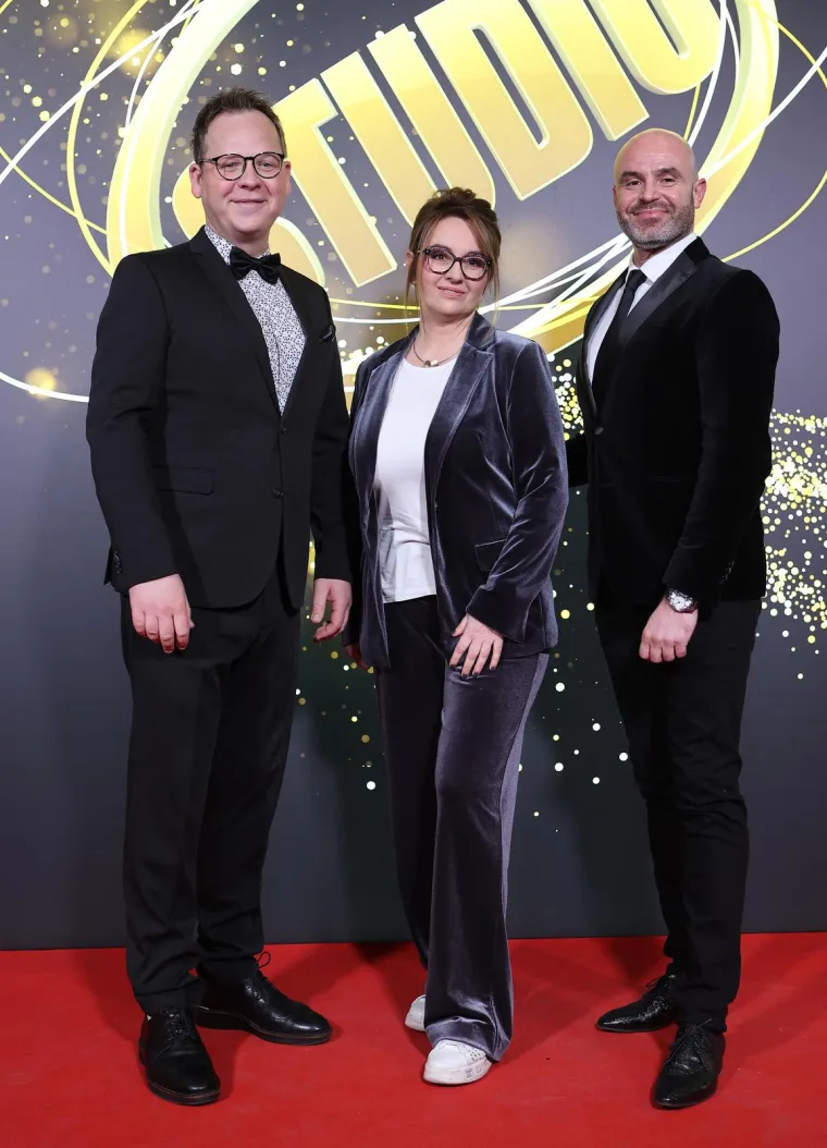 Prvaci hrvatske javne scene blistali na crvenom tepihu, dame držale lekciju kako se ide u korak s modom